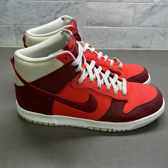 Nike Dunk High 317982-612 size 10.5 Men’s - Picture 2 of 9